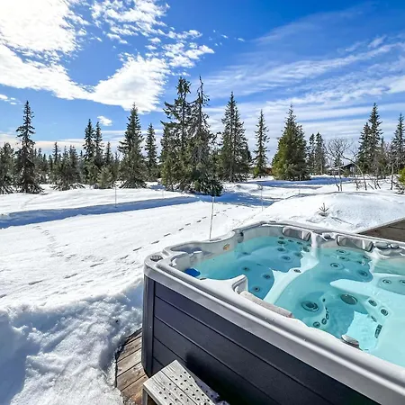 Holiday home Stunning In With Jacuzzi
